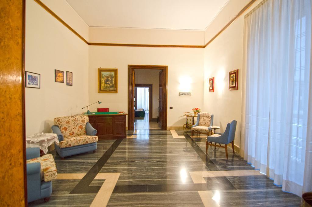 نابولي Suite Palazzo Reale Apartment المظهر الخارجي الصورة